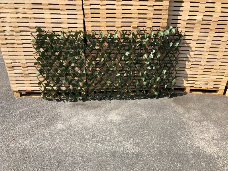 Wilgen trellis met kunststof bladeren